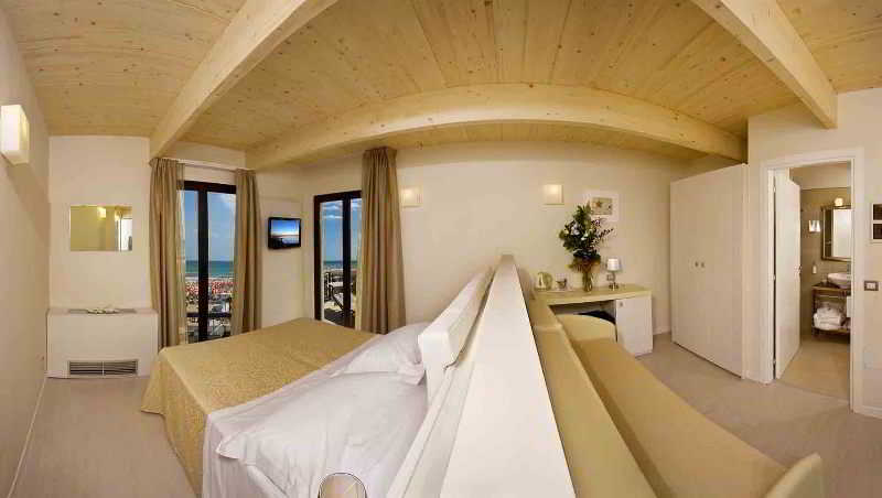 Ferretti Beach Hotel Римини Экстерьер фото